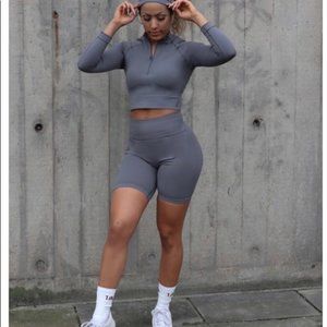 T/ALA Cropped Long Sleeve Top Size M